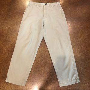 Gap Relaxed-Fit Khaki Pants Sz 34/32
